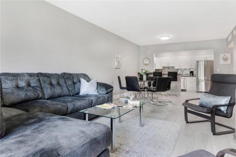 Condo in Sunny Isles Beach, Florida, 2 bedrooms  № 1702390 - photo 21