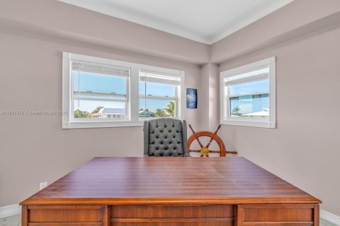 Villa ou maison à vendre à Marathon, Floride: 6 chambres, 306.21 m2 № 1958215 - photo 3