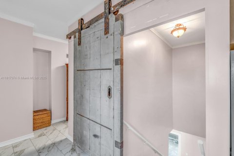 Villa ou maison à vendre à Marathon, Floride: 6 chambres, 306.21 m2 № 1958215 - photo 1