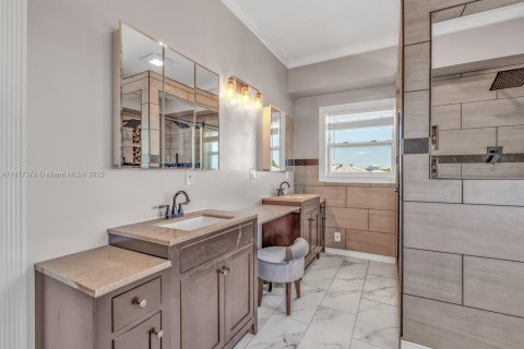 Villa ou maison à vendre à Marathon, Floride: 6 chambres, 306.21 m2 № 1958215 - photo 7