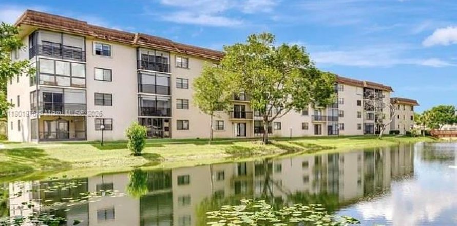 Condo in Tamarac, Florida, 2 bedrooms № 1688756