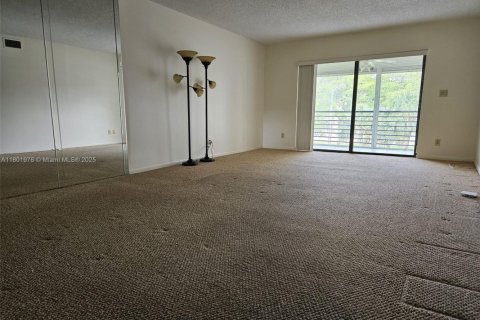 Copropriété à vendre à Tamarac, Floride: 2 chambres, 117.99 m2 № 1688756 - photo 10