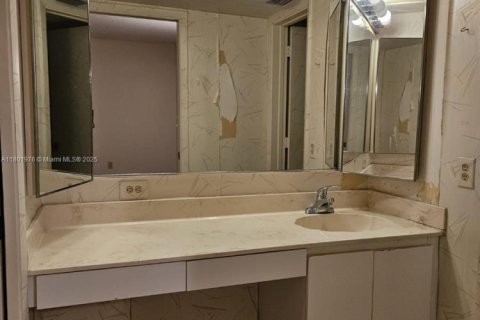 Copropriété à vendre à Tamarac, Floride: 2 chambres, 117.99 m2 № 1688756 - photo 7