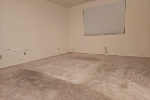 Copropriété à vendre à Tamarac, Floride: 2 chambres, 117.99 m2 № 1688756 - photo 4