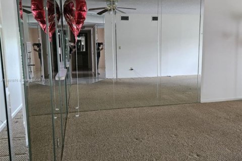 Copropriété à vendre à Tamarac, Floride: 2 chambres, 117.99 m2 № 1688756 - photo 11