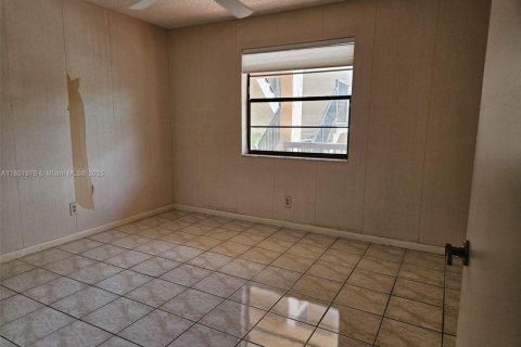 Copropriété à vendre à Tamarac, Floride: 2 chambres, 117.99 m2 № 1688756 - photo 9