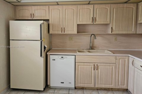 Copropriété à vendre à Tamarac, Floride: 2 chambres, 117.99 m2 № 1688756 - photo 3