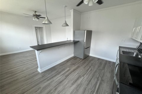 Снять в аренду квартиру в Венеция, Флорида 1 комната, 83.61м2, № 2203863 - фото 3