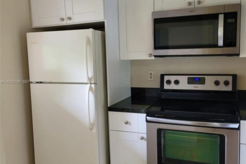 Copropriété à louer à Pembroke Pines, Floride: 2 chambres, 84.91 m2 № 2085279 - photo 9