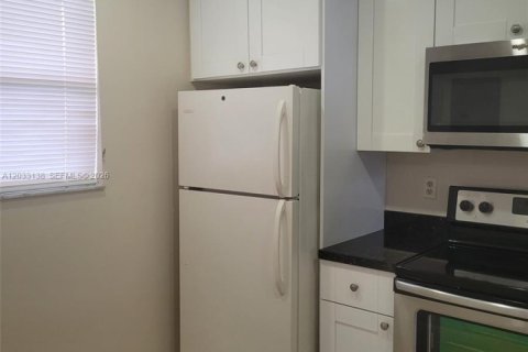Copropriété à louer à Pembroke Pines, Floride: 2 chambres, 84.91 m2 № 2085279 - photo 5