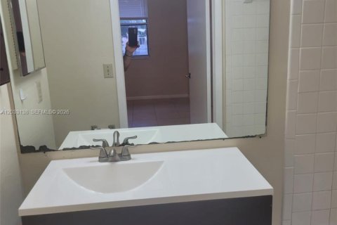 Copropriété à louer à Pembroke Pines, Floride: 2 chambres, 84.91 m2 № 2085279 - photo 11