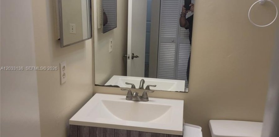 Condo à Pembroke Pines, Floride, 2 chambres  № 2085279