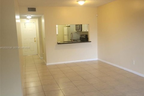 Copropriété à louer à Pembroke Pines, Floride: 2 chambres, 84.91 m2 № 2085279 - photo 13