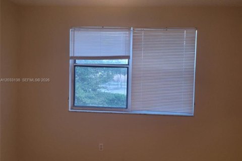 Copropriété à louer à Pembroke Pines, Floride: 2 chambres, 84.91 m2 № 2085279 - photo 10