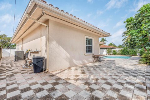 Casa en venta en Deerfield Beach, Florida, 4 dormitorios, 204.94 m2 № 833213 - foto 1