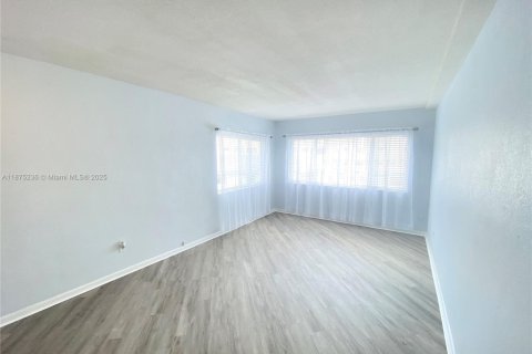 Condominio en alquiler en Miami Beach, Florida, 1 dormitorio, 61.59 m2 № 1926428 - foto 6