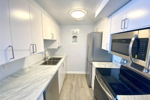 Condominio en alquiler en Miami Beach, Florida, 1 dormitorio, 61.59 m2 № 1926428 - foto 3