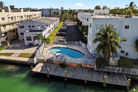 Condominio en alquiler en Miami Beach, Florida, 1 dormitorio, 61.59 m2 № 1926428 - foto 13