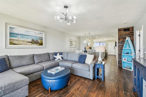 Condo in Saint Pete Beach, Florida, 2 bedrooms  № 1666680 - photo 13