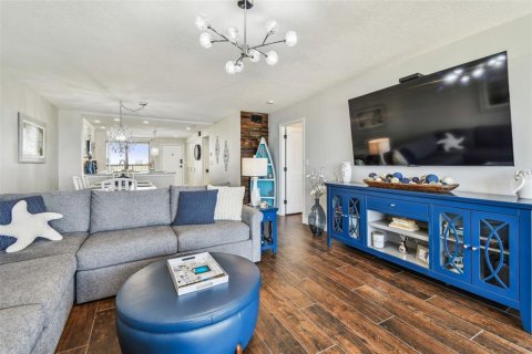 Condo in Saint Pete Beach, Florida, 2 bedrooms  № 1666680 - photo 12