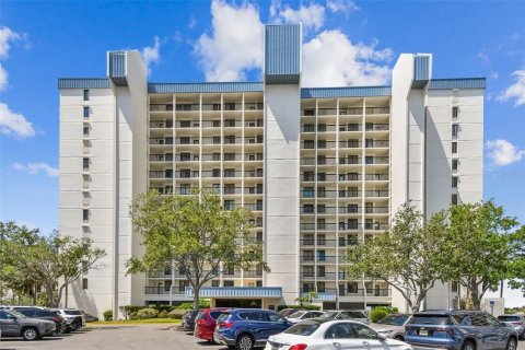 Condo in Saint Pete Beach, Florida, 2 bedrooms  № 1666680 - photo 2