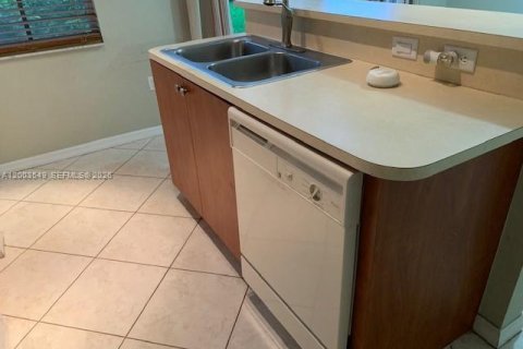 Снять в аренду таунхаус в Дания-Бич, Флорида 3 спальни, 128.39м2, № 2069129 - фото 5