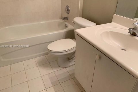 Снять в аренду таунхаус в Дания-Бич, Флорида 3 спальни, 128.39м2, № 2069129 - фото 7
