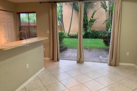 Townhouse in Dania Beach, Florida 3 bedrooms, 128.39 sq.m. № 2069129