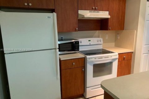 Снять в аренду таунхаус в Дания-Бич, Флорида 3 спальни, 128.39м2, № 2069129 - фото 6