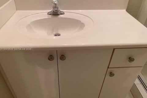 Снять в аренду таунхаус в Дания-Бич, Флорида 3 спальни, 128.39м2, № 2069129 - фото 13