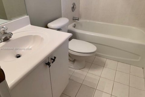 Снять в аренду таунхаус в Дания-Бич, Флорида 3 спальни, 128.39м2, № 2069129 - фото 11