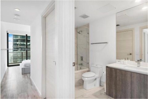 Condominio en venta en Miami, Florida, 3 dormitorios, 134.89 m2 № 1985111 - foto 15