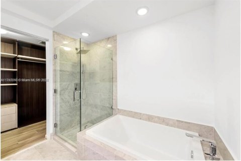 Condominio en venta en Miami, Florida, 3 dormitorios, 134.89 m2 № 1985111 - foto 28