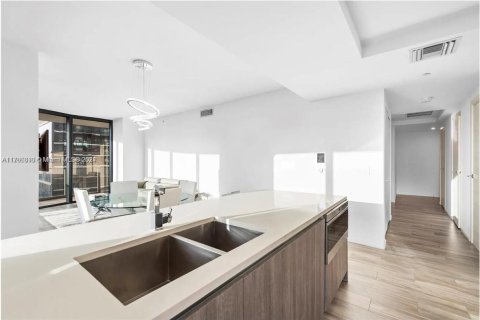 Condominio en venta en Miami, Florida, 3 dormitorios, 134.89 m2 № 1985111 - foto 10