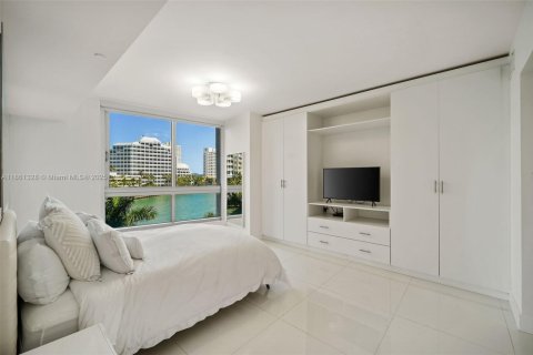 Condo in Miami, Florida, 2 bedrooms  № 1889436 - photo 4