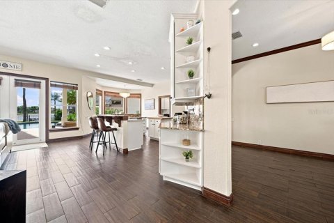 House in Tampa, Florida 5 bedrooms, 298.03 sq.m. № 2226295 - photo 22