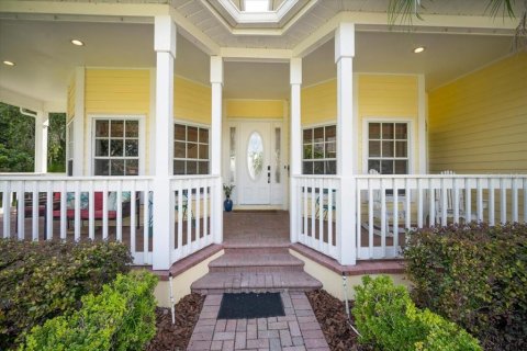House in Tampa, Florida 5 bedrooms, 298.03 sq.m. № 2226295 - photo 8