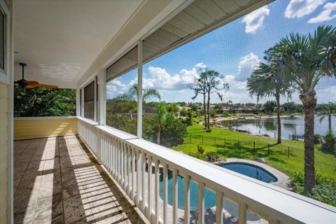 House in Tampa, Florida 5 bedrooms, 298.03 sq.m. № 2226295 - photo 15