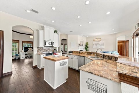 House in Tampa, Florida 5 bedrooms, 298.03 sq.m. № 2226295 - photo 19