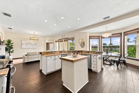 House in Tampa, Florida 5 bedrooms, 298.03 sq.m. № 2226295 - photo 24