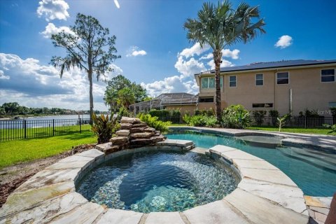 House in Tampa, Florida 5 bedrooms, 298.03 sq.m. № 2226295 - photo 12