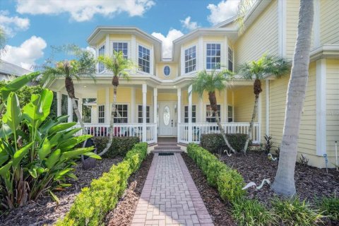 House in Tampa, Florida 5 bedrooms, 298.03 sq.m. № 2226295 - photo 7