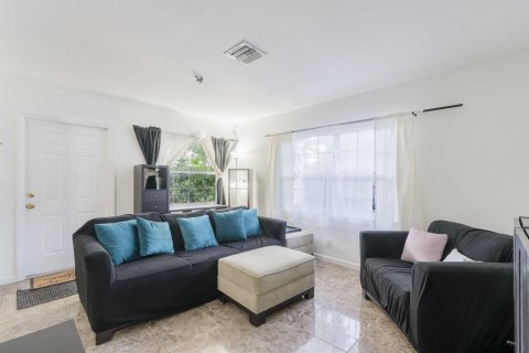 Villa ou maison à vendre à Boynton Beach, Floride: 3 chambres, 148.55 m2 № 2077429 - photo 2
