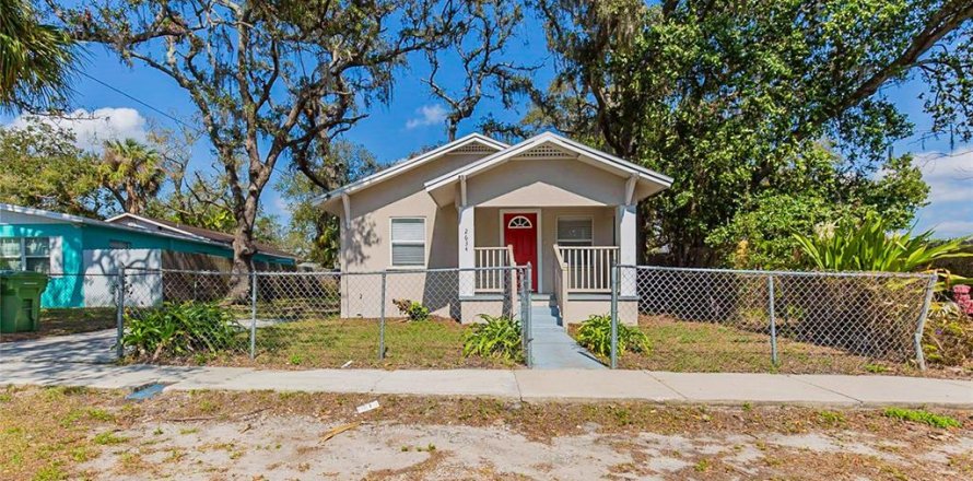 House in Tampa, Florida 3 bedrooms, 98.38 sq.m. № 1881343