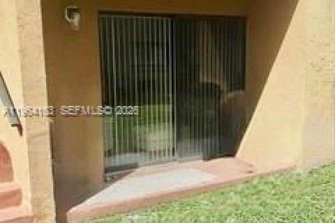 Кондоминиум с 3 спальнями в Майами, Флорида № 2046213