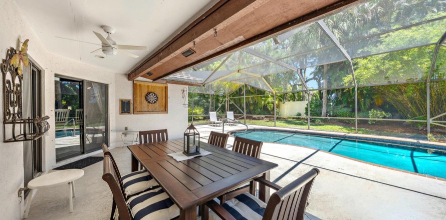 House in Jupiter, Florida 3 bedrooms, 149.48 sq.m. № 2249318
