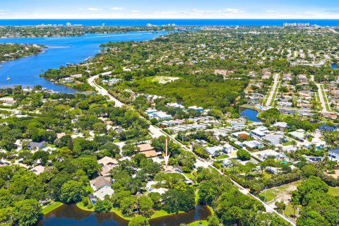 House in Jupiter, Florida 3 bedrooms, 149.48 sq.m. № 2249318 - photo 22