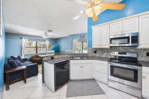 House in Jupiter, Florida 3 bedrooms, 149.48 sq.m. № 2249318 - photo 5