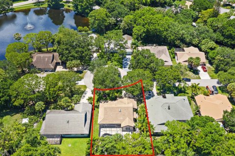 House in Jupiter, Florida 3 bedrooms, 149.48 sq.m. № 2249318 - photo 18