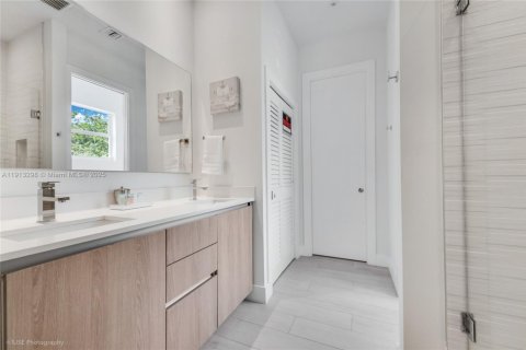 Снять в аренду таунхаус в Майами, Флорида 3 спальни, 195.09м2, № 1969411 - фото 7